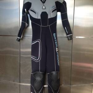 WATERPROOF Skafander W4 użyywany (2 razy w wodzie) damski rozm. XS